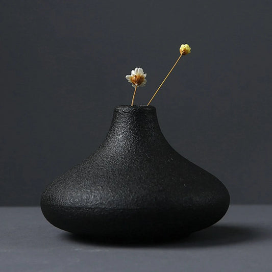 Vase en céramique noir élégant et moderne