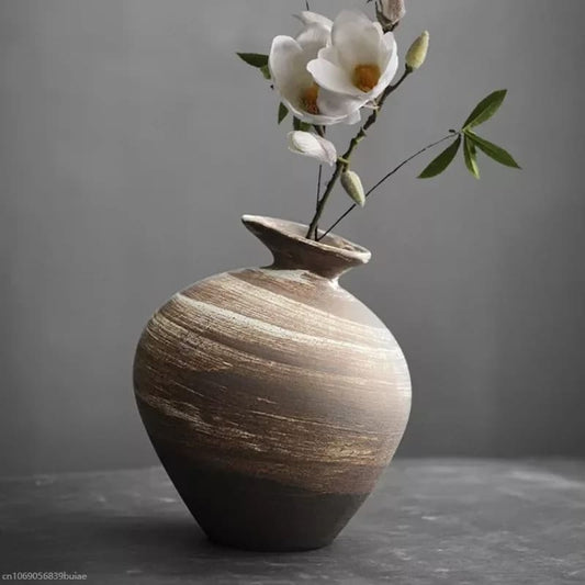 Vase en terre cuite noire imitation pierre